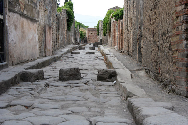 640px-Pompeii-Street_alago.jpg