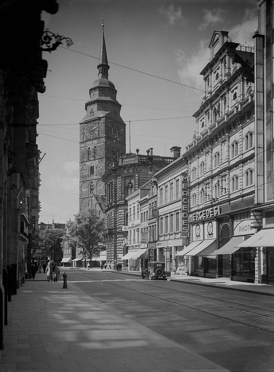 Bremen - Obernstraße mit St. Ansgarii.jpg