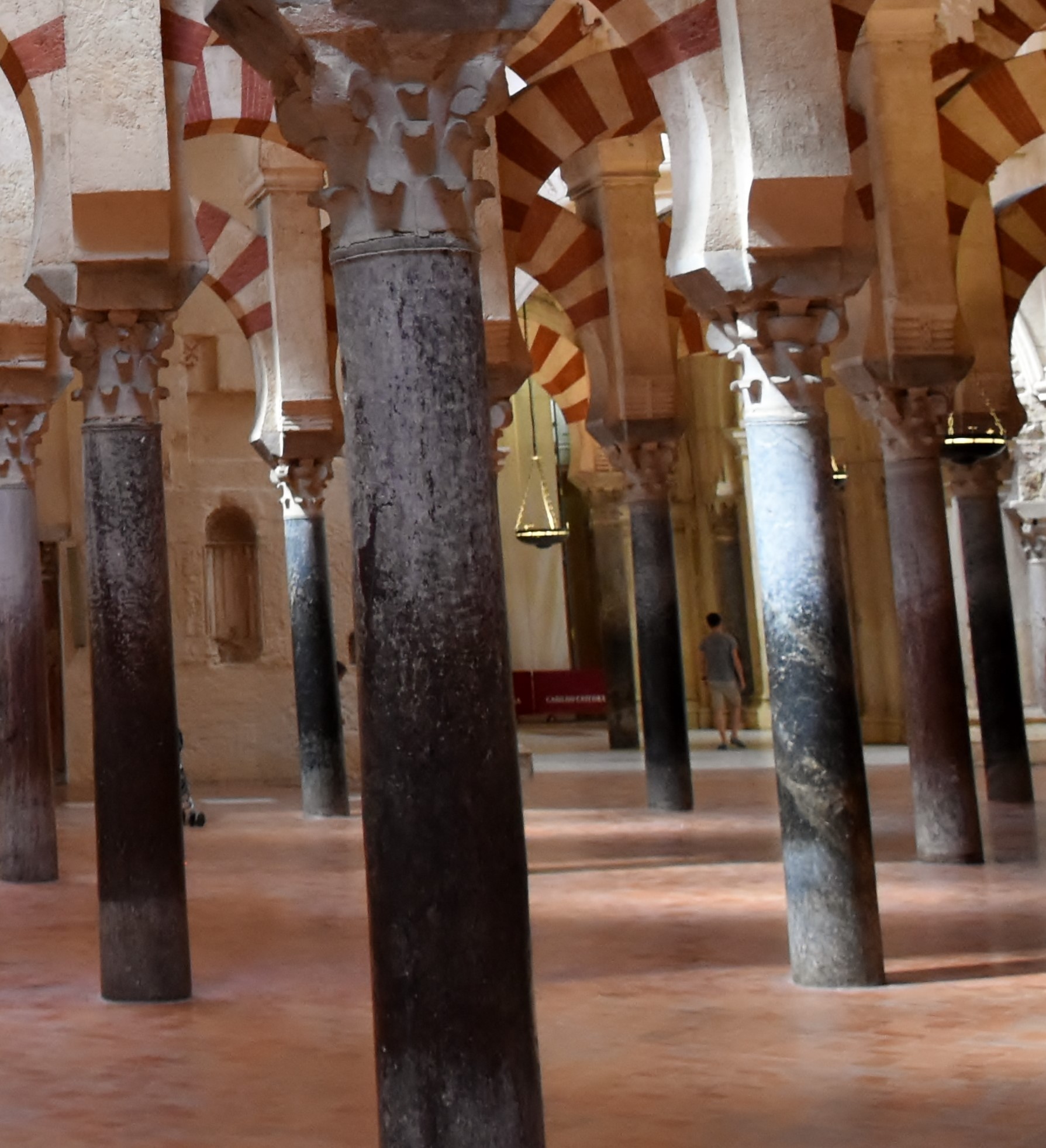 Great_Mosque_of_Cordoba,_interior,.jpg