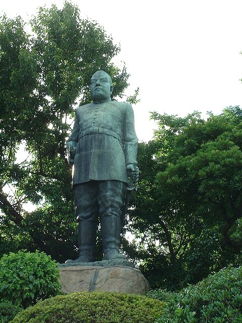 Statue_of_Saigo_Takamori_in_Kagoshima.jpg